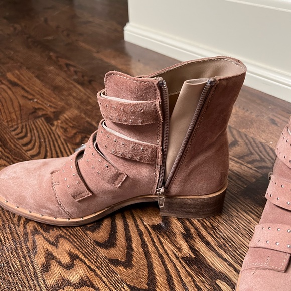 Suede Boots - brand unknown very lightly used - Picture 4 of 5